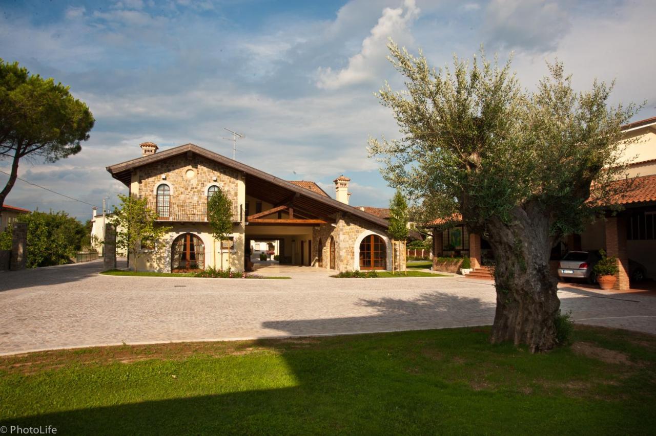Wine Resort Luisa Mariano del Friuli Luaran gambar